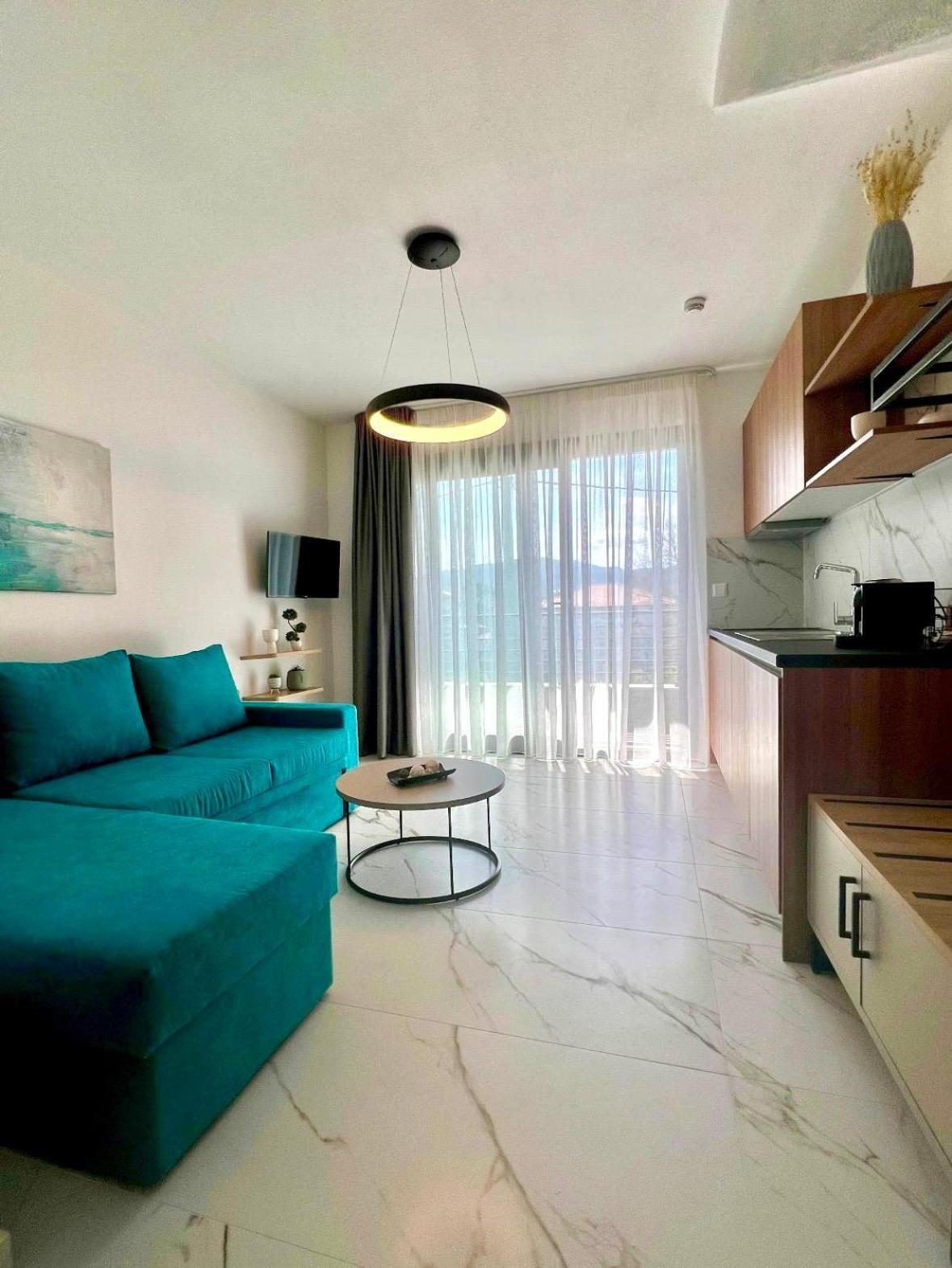 Four Shades Luxury Suites 萨尔蒂 外观 照片