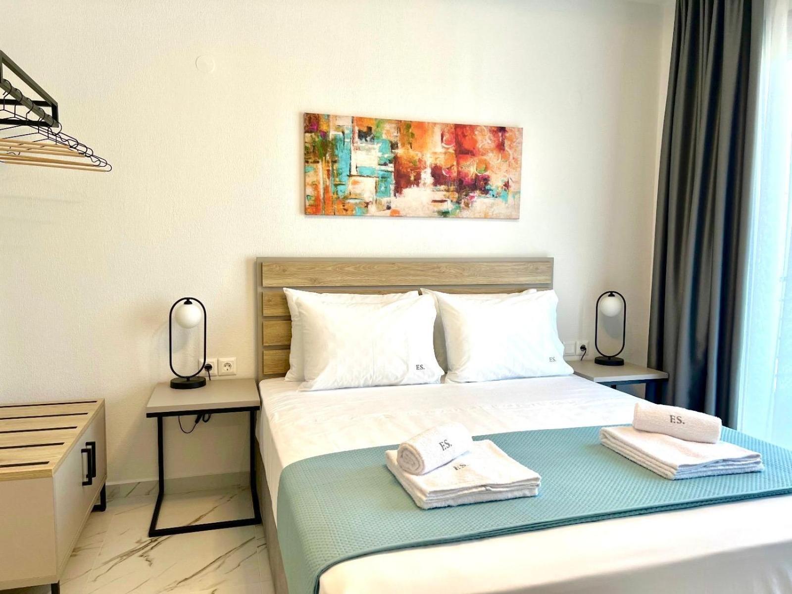 Four Shades Luxury Suites 萨尔蒂 外观 照片