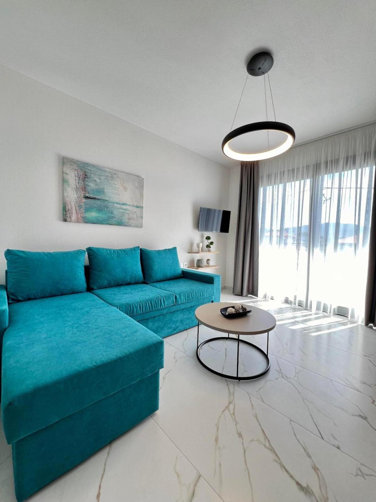 Four Shades Luxury Suites 萨尔蒂 外观 照片