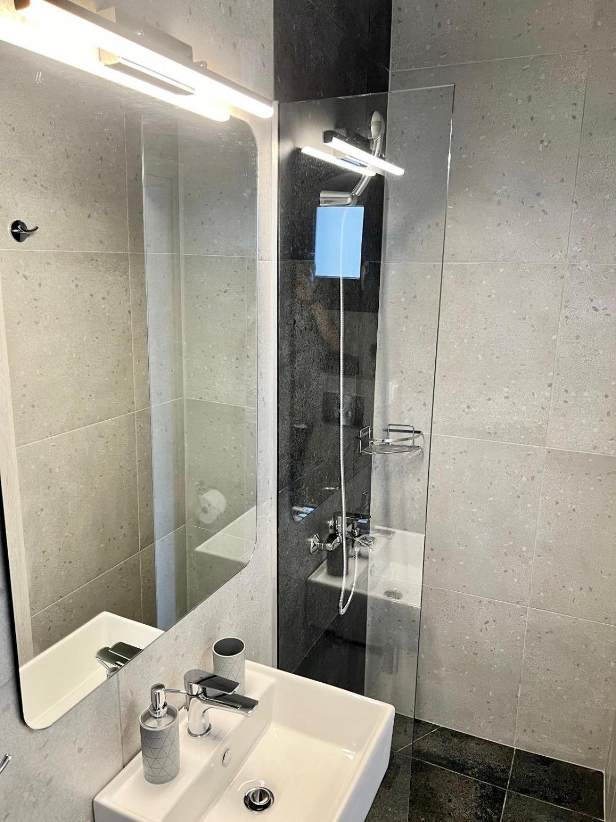Four Shades Luxury Suites 萨尔蒂 外观 照片