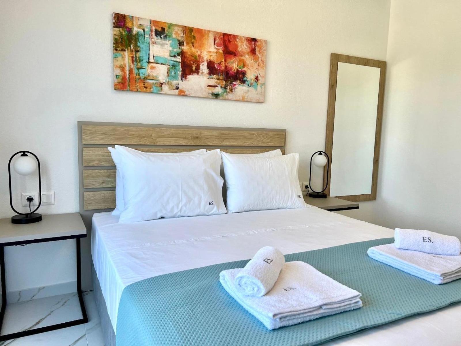 Four Shades Luxury Suites 萨尔蒂 外观 照片