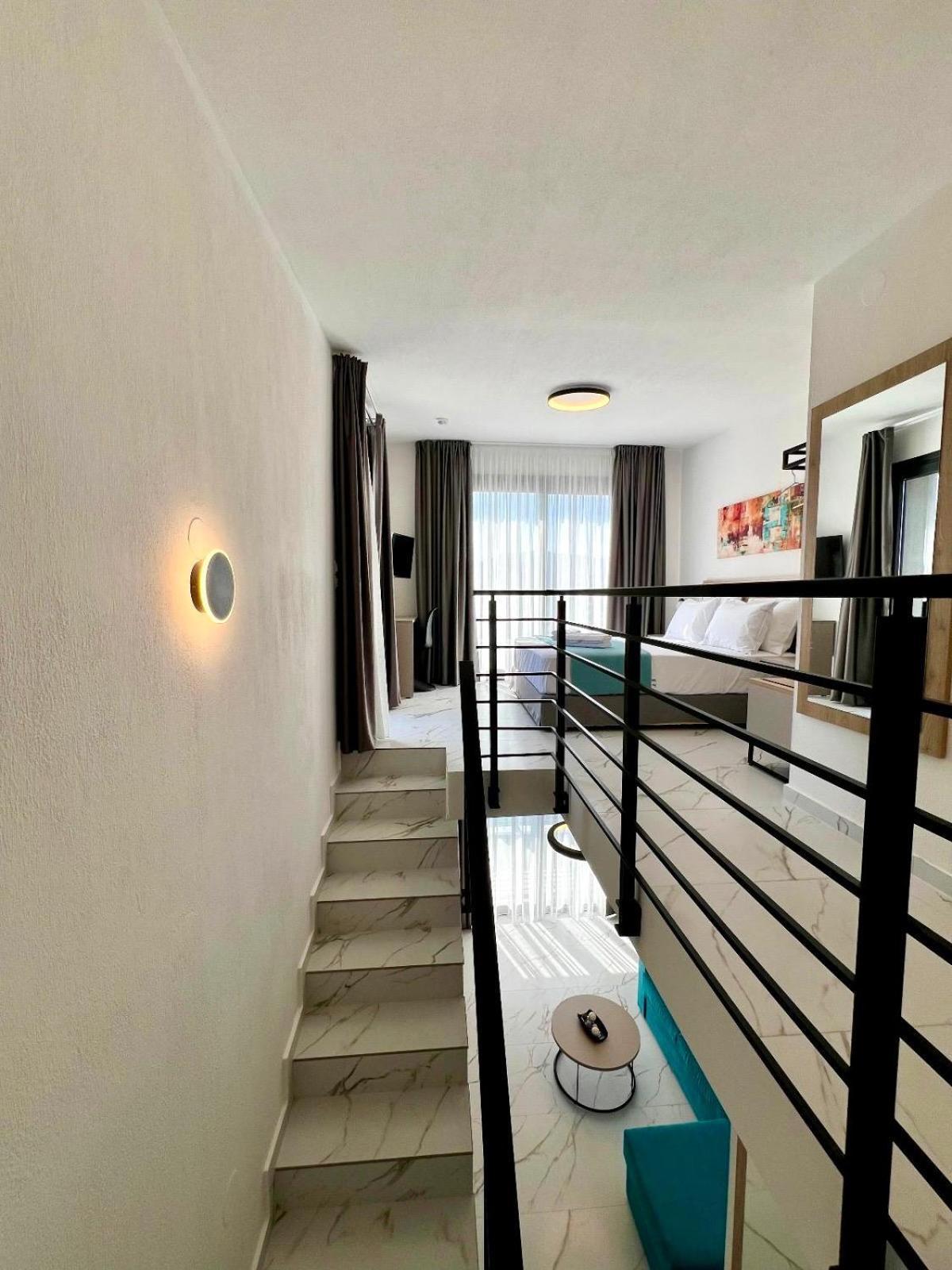 Four Shades Luxury Suites 萨尔蒂 外观 照片