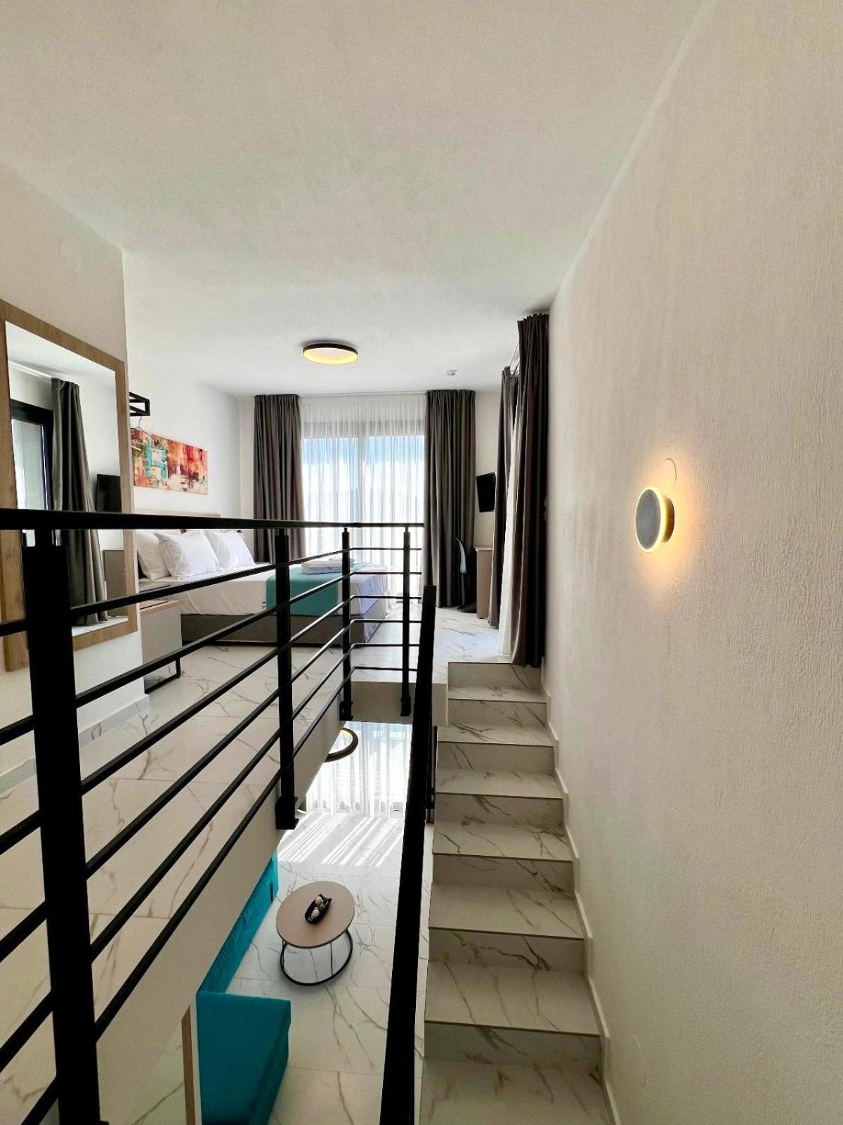 Four Shades Luxury Suites 萨尔蒂 外观 照片