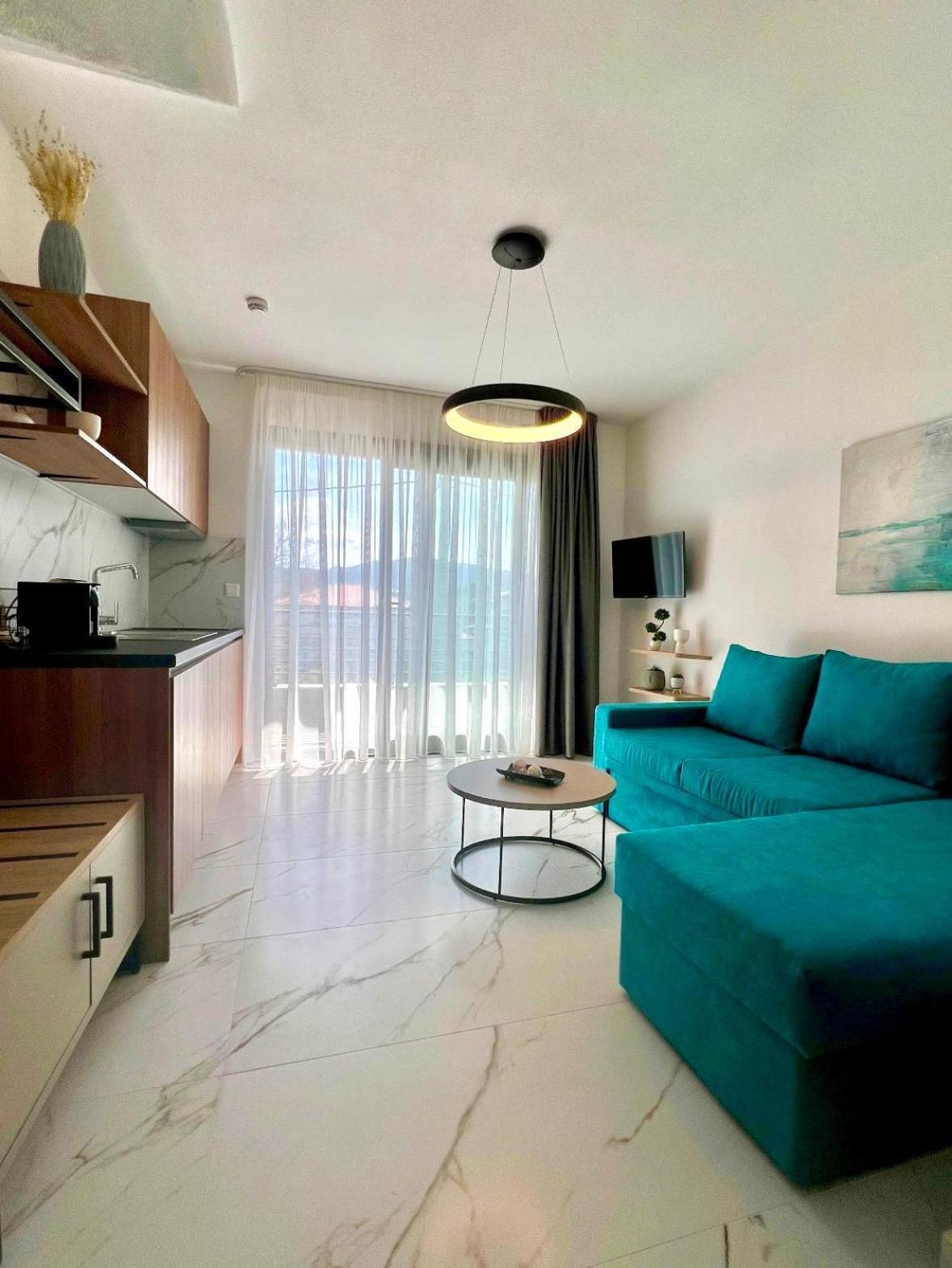 Four Shades Luxury Suites 萨尔蒂 外观 照片