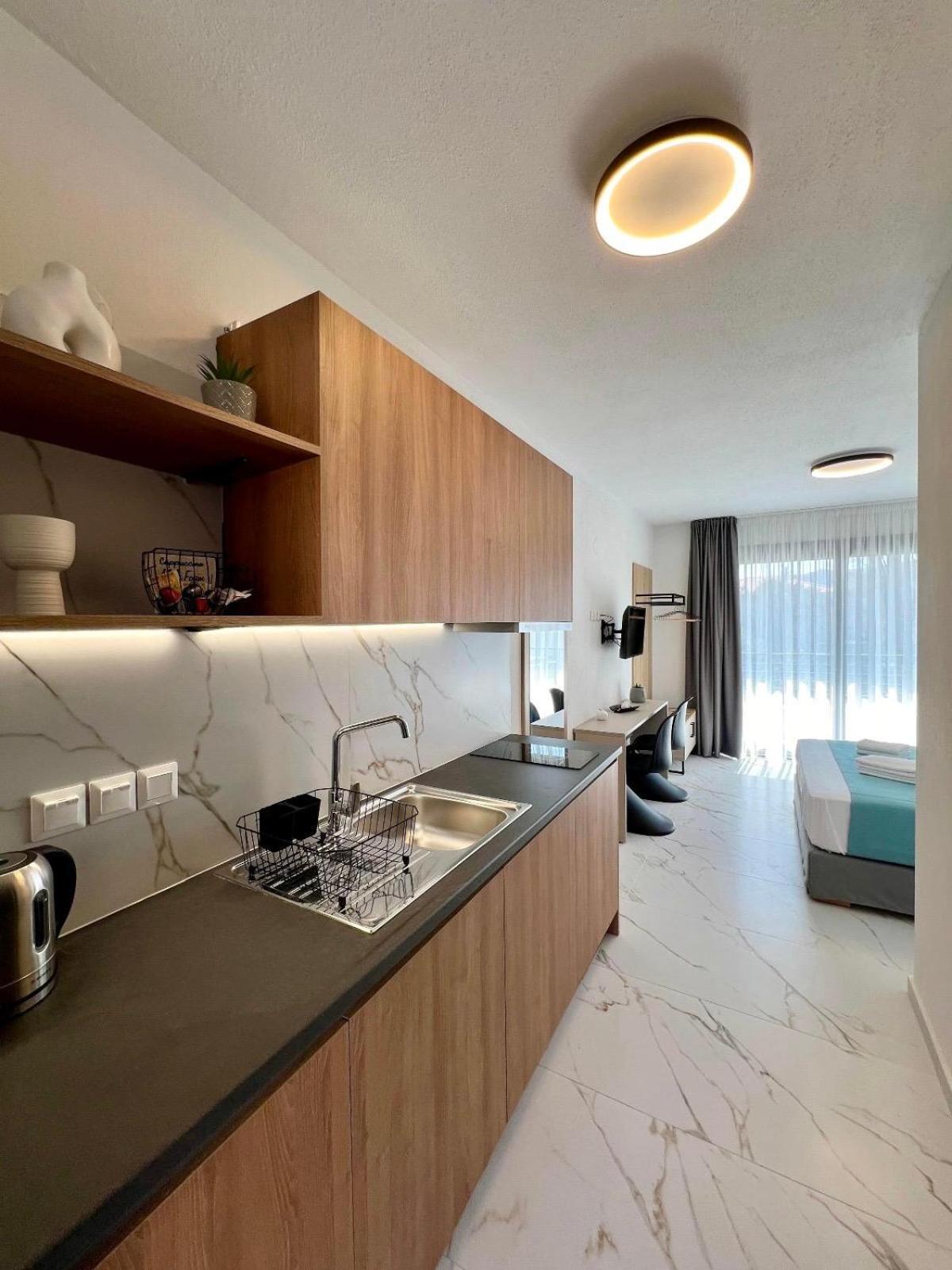Four Shades Luxury Suites 萨尔蒂 外观 照片