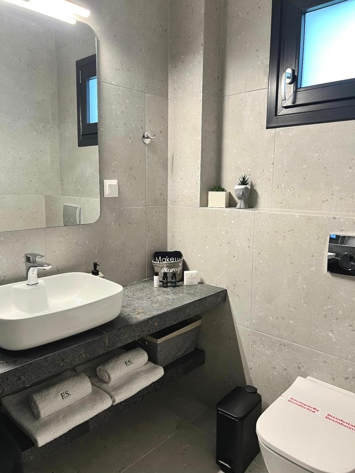 Four Shades Luxury Suites 萨尔蒂 外观 照片