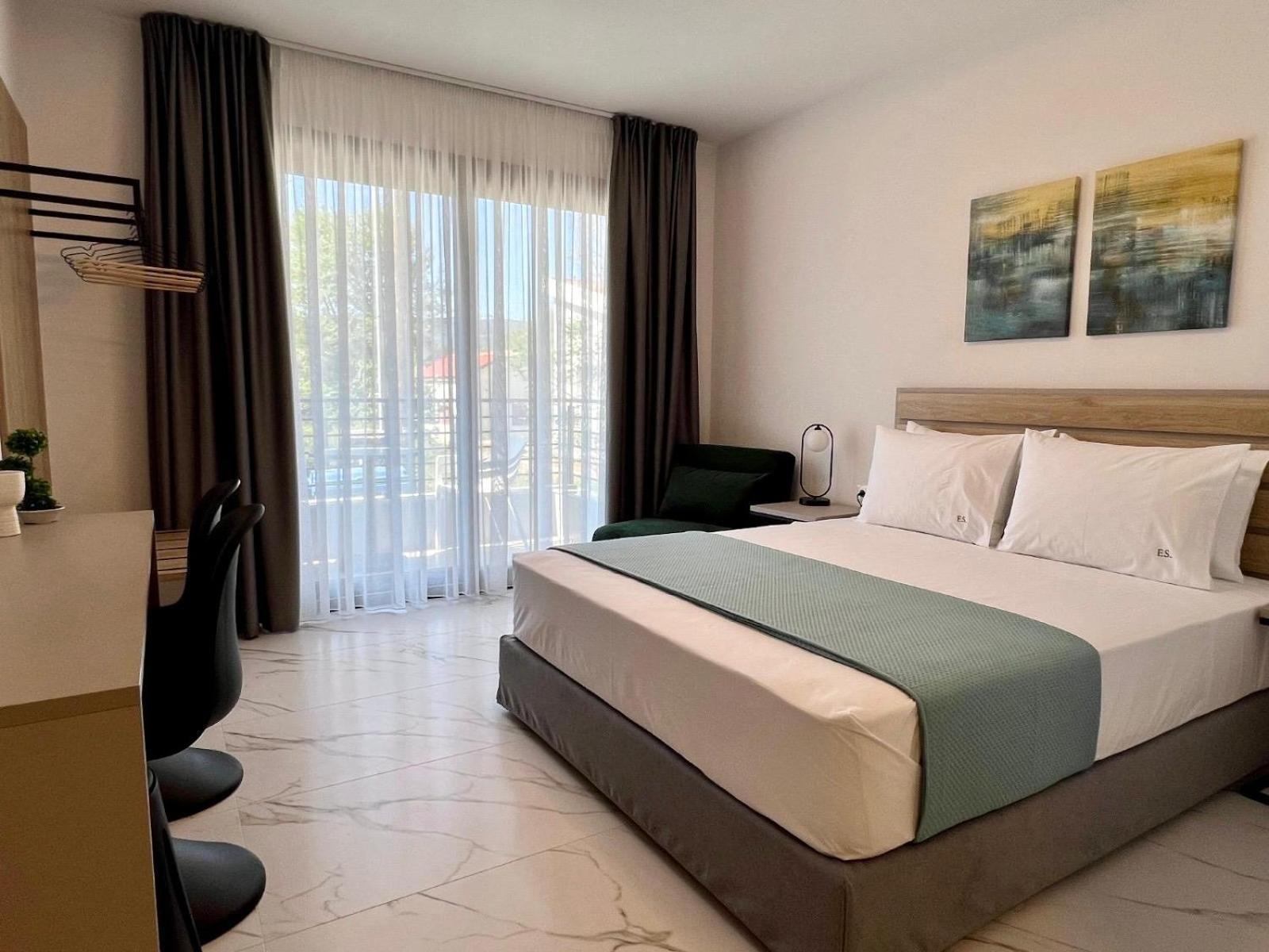 Four Shades Luxury Suites 萨尔蒂 外观 照片