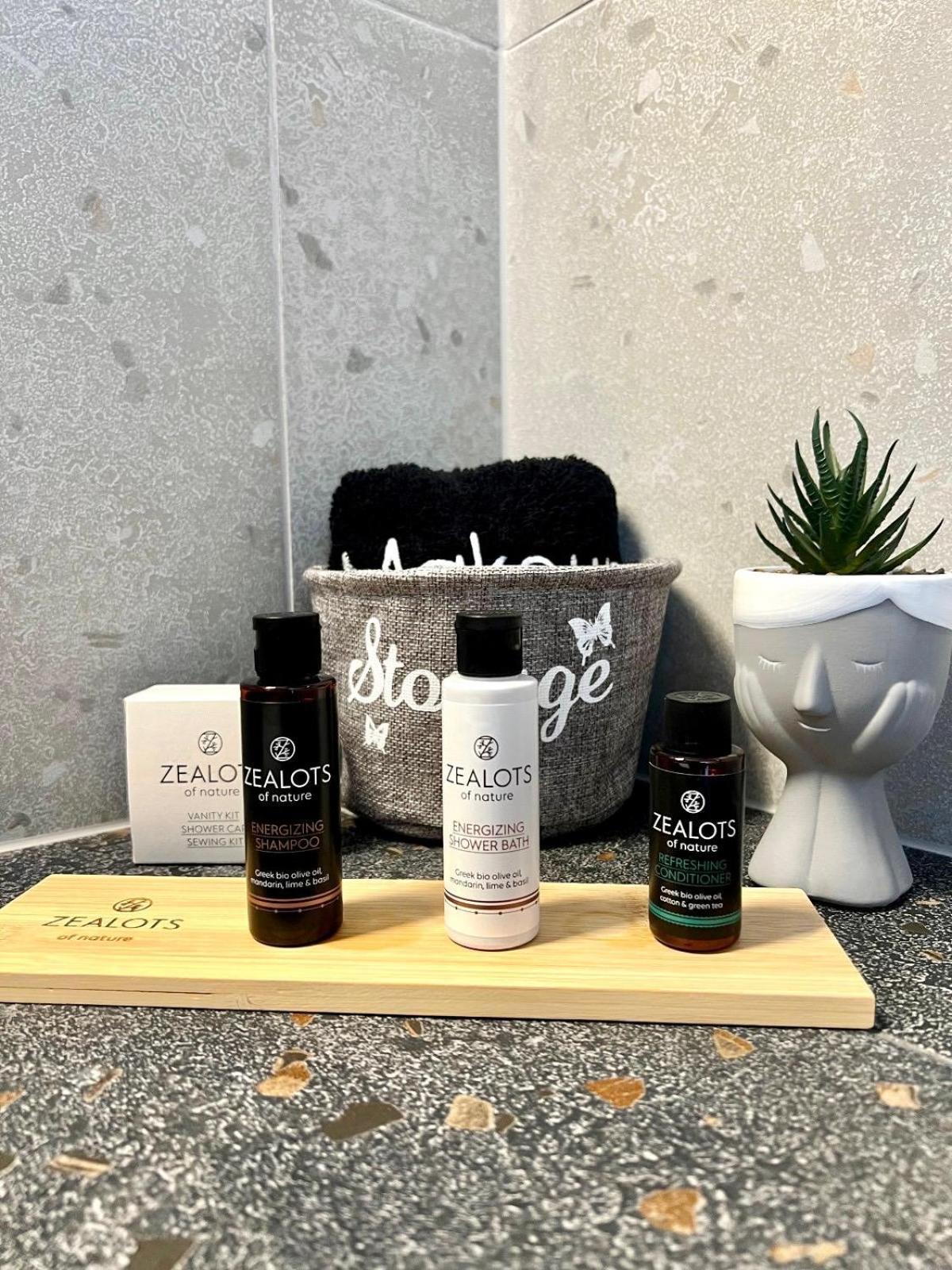 Four Shades Luxury Suites 萨尔蒂 外观 照片