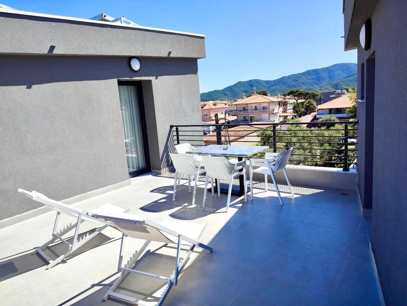 Four Shades Luxury Suites 萨尔蒂 外观 照片