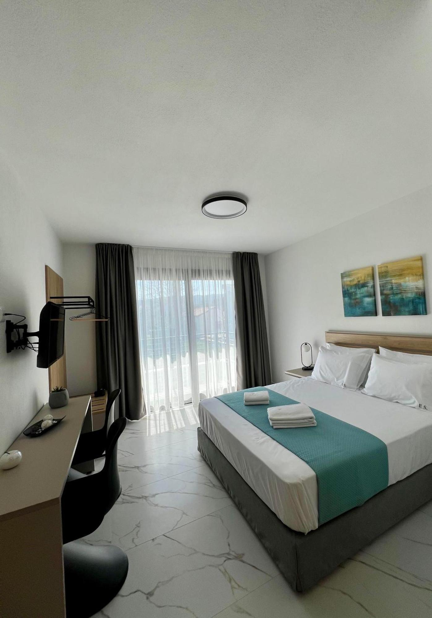 Four Shades Luxury Suites 萨尔蒂 外观 照片